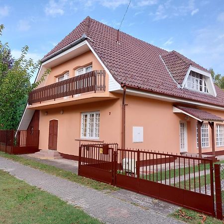 Holiday House Retro Szántód Eksteriør billede